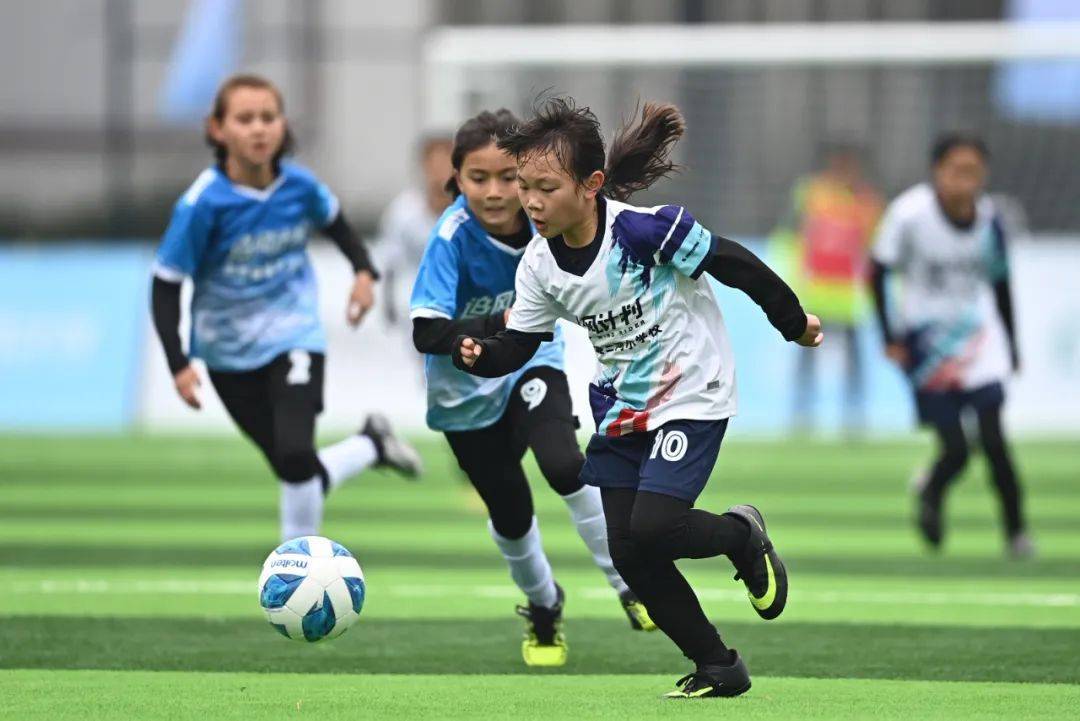 群女孩决定去“追风”m6米乐成为大人前一(图5)