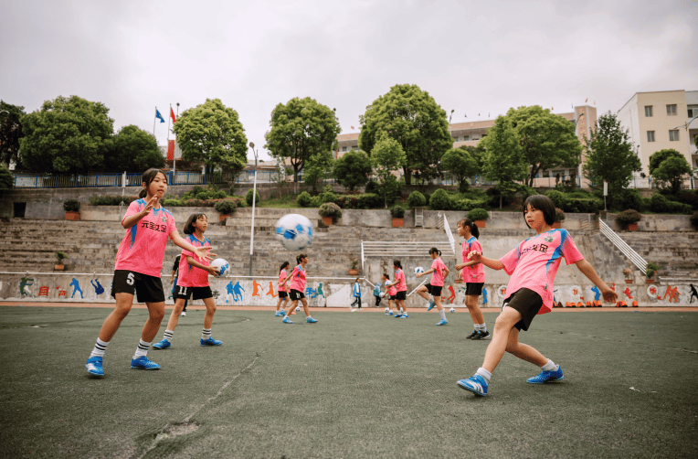 群女孩决定去“追风”m6米乐成为大人前一(图13)